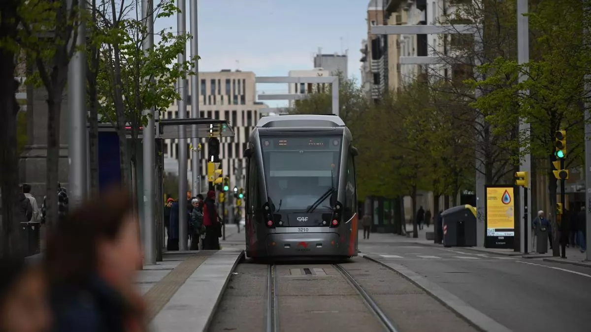 El tranvía de Zaragoza sigue cambiando la movilidad del centro: el 'kilómetro cero' soporta 50.000 vehículos menos cada día
