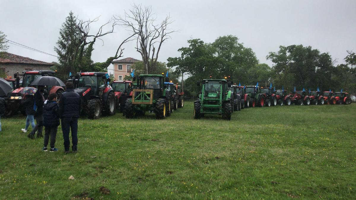 Tractorada-manifestación en Llanes en favor del campo asturiano