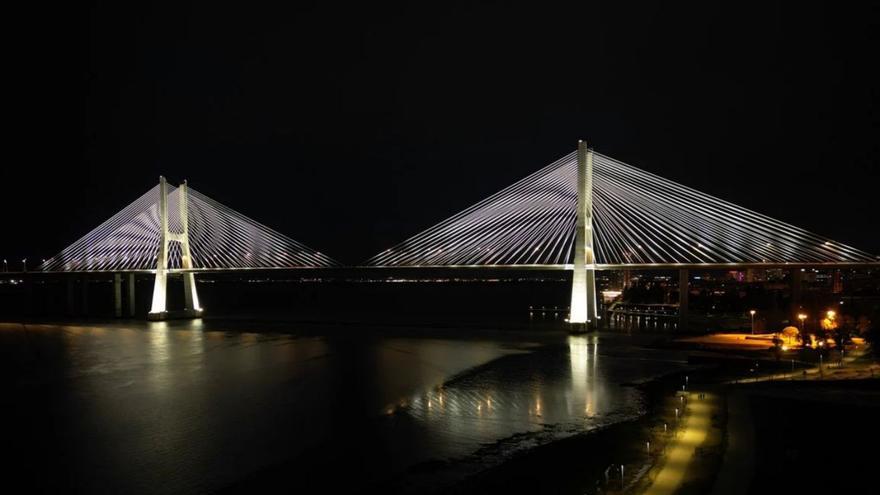 Nueva iluminación del puente Vasco da Gama, en Lisboa