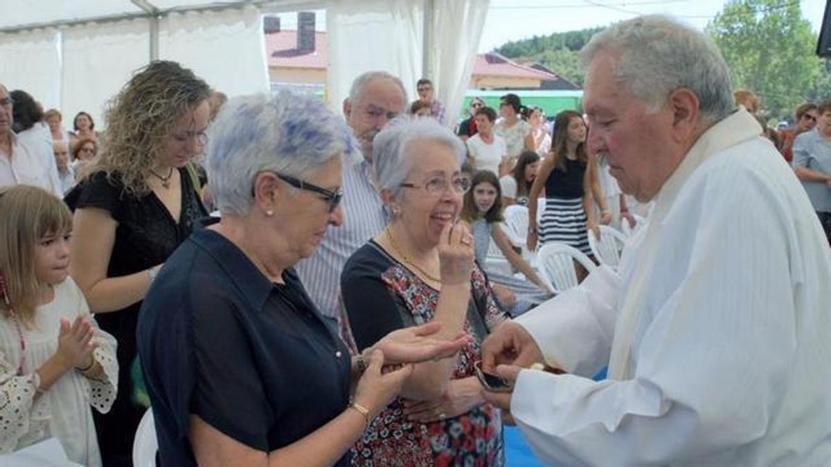 El cura de Mahide deja tras 59 años su pastoral por los pueblos de Aliste por motivos de salud y edad