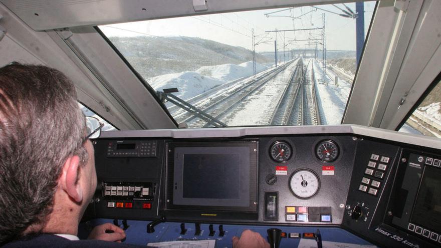 La conexión de Málaga y Marbella a través de un tren de altas prestaciones se encuentra en vía muerta.