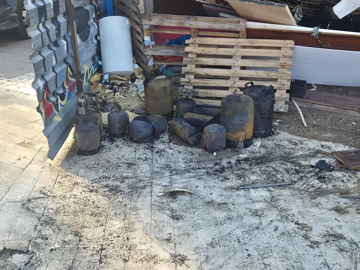 Incendio en un asentamiento de barracas en la calle de Bac de Roda de Barcelona