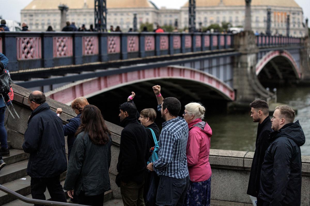 Rehearsal for Britains Queen Elizabeth funeral procession in London