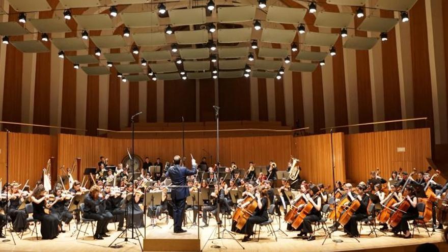 Àries d&#039;òpera i romances  de sarsuela per a obrir  la temporada de la Jove Orquestra Simfònica