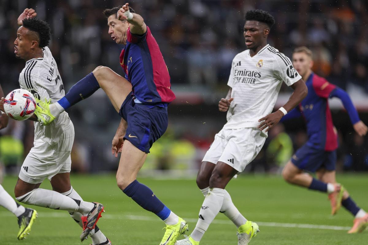 El Barcelona arrolla al Real Madrid en el Bernabeu | FOTOS
