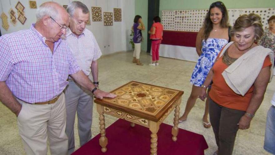 La Mayuela clausura la exposición &quot;Pasión por la madera&quot;