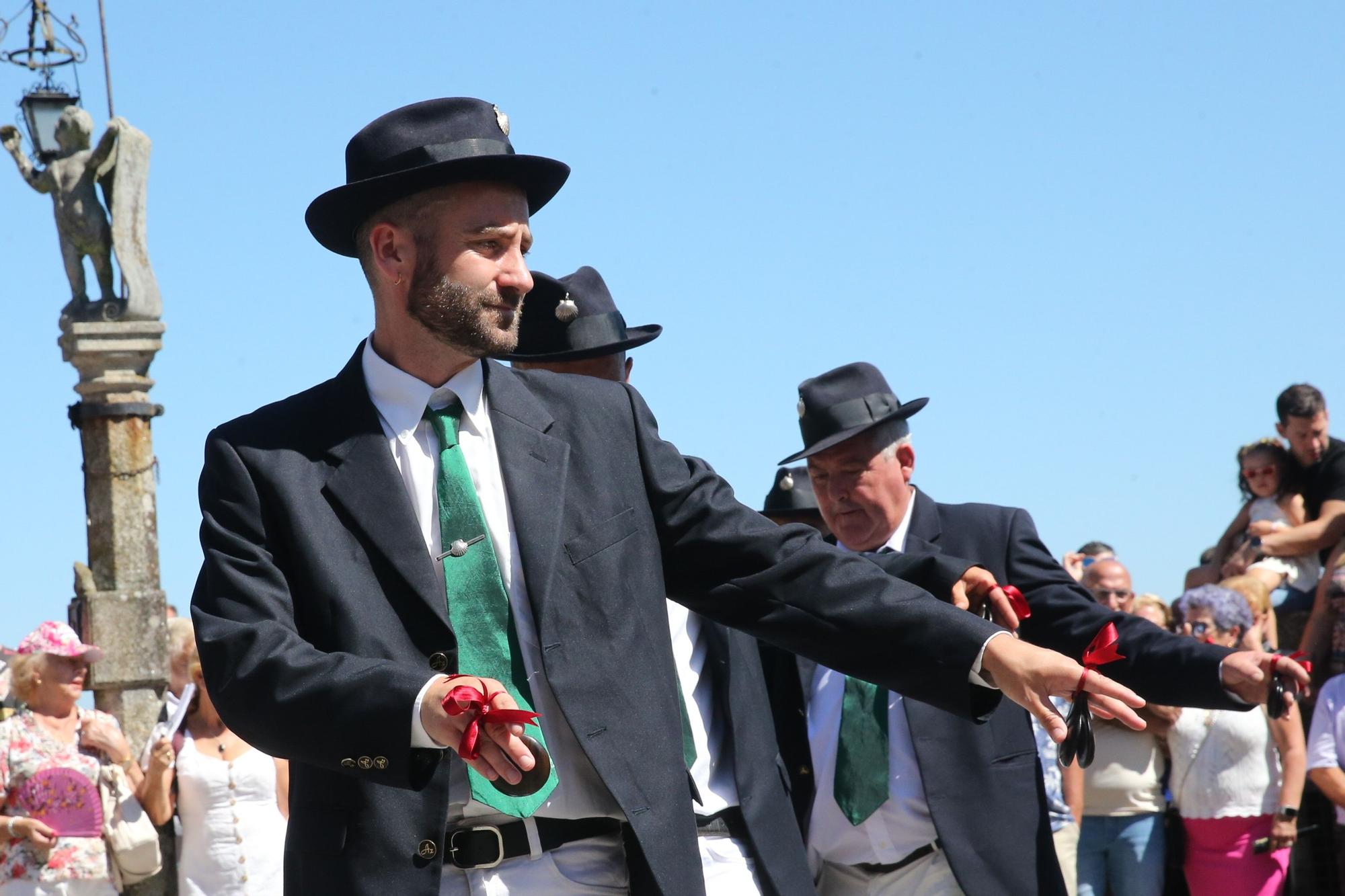 La procesión y la danza de San Roque de O Hío en imágenes (I)