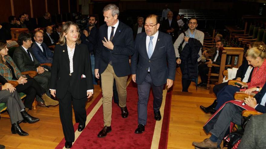 Alfonso Rueda, en el centro, en el 25º aniversario de la empresa de capital riesgo Unirisco. |  FDV