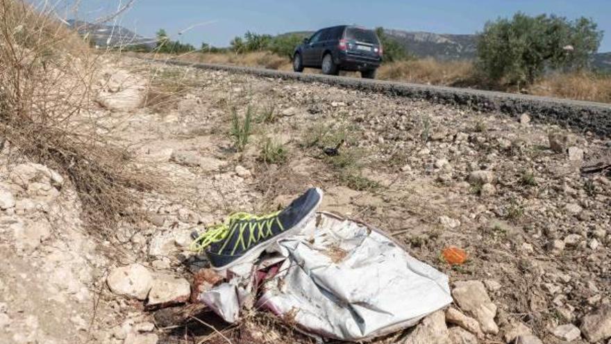 Restos del atropello mortal ocurrido el pasado verano entre Biar y Villena.