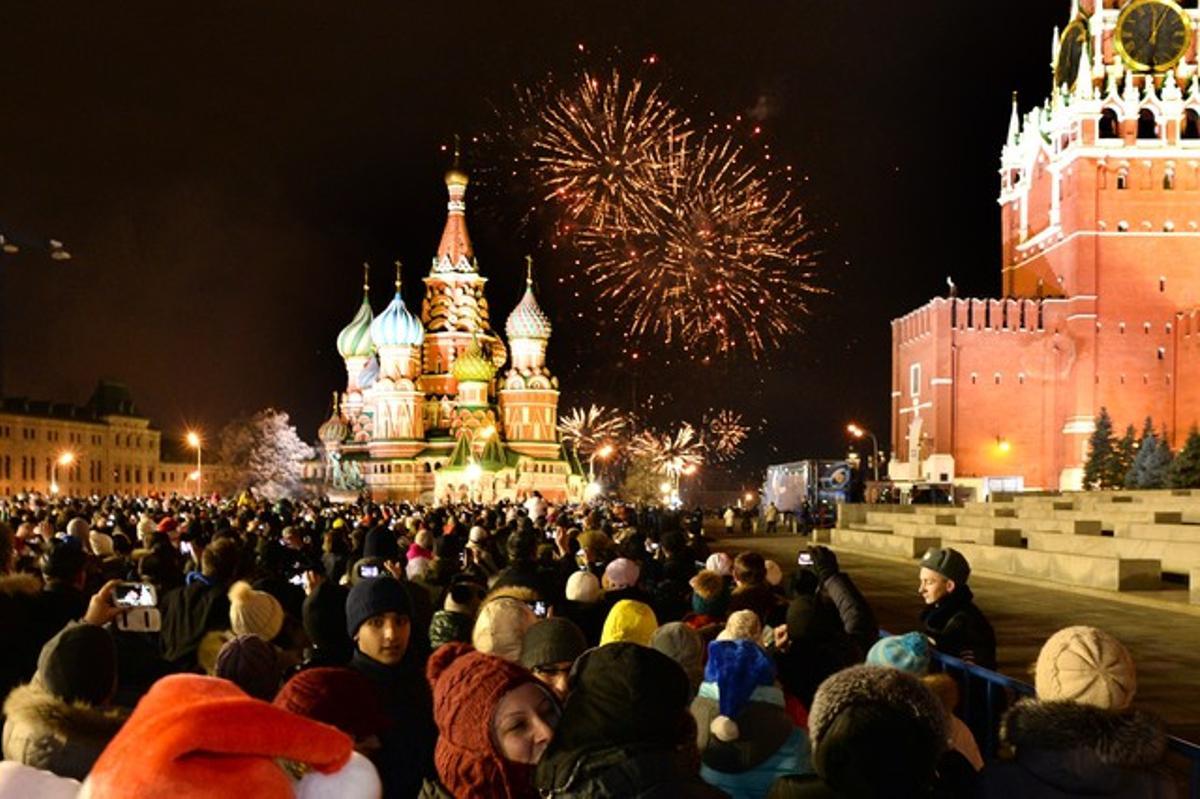 Moscou; centenars de persones reben el 2014 a la plaça Roja.