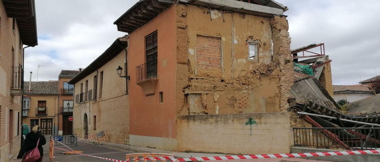 Parte del palacio de Bustamante en la que se localiza la habitación de Santa Teresa, cuyo entorno ha sido vallado para evitar incidentes. | M. J. C.