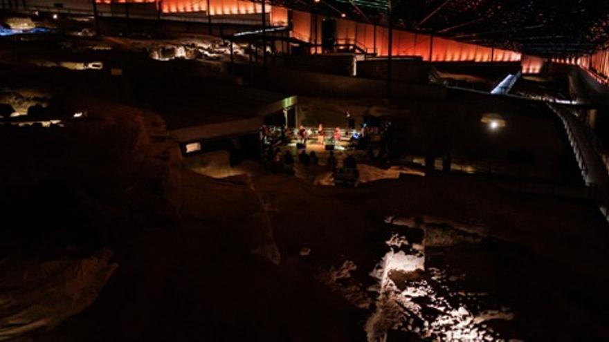 Visita Nocturna Una Mirada Femenina en la Noche de Cueva Pintada