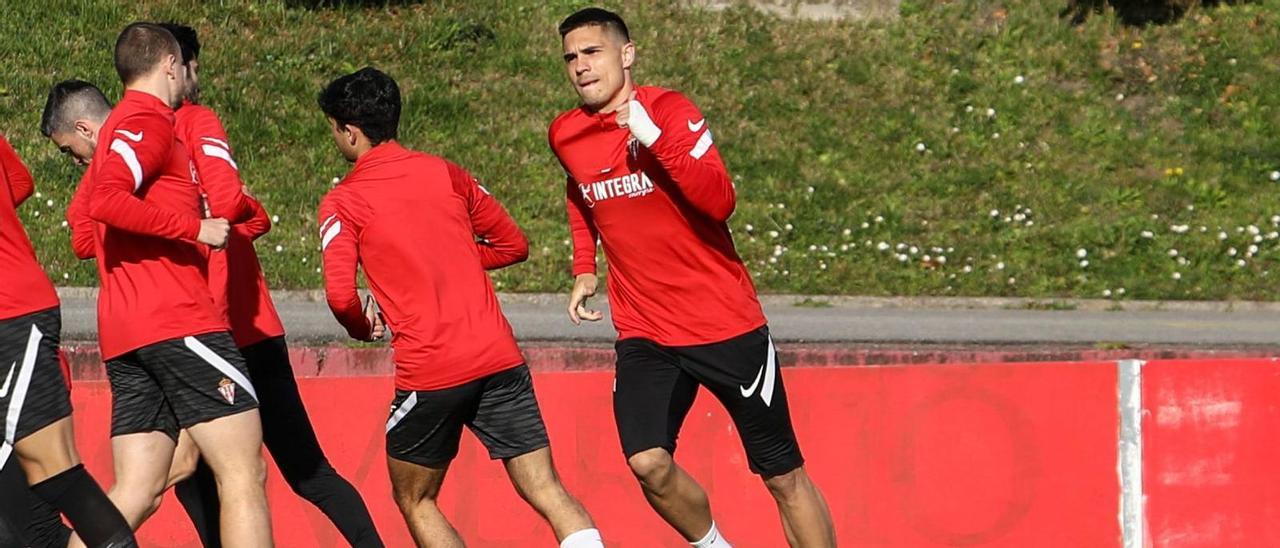 Djuka, ayer, durante el entrenamiento en Mareo. | J. Plaza