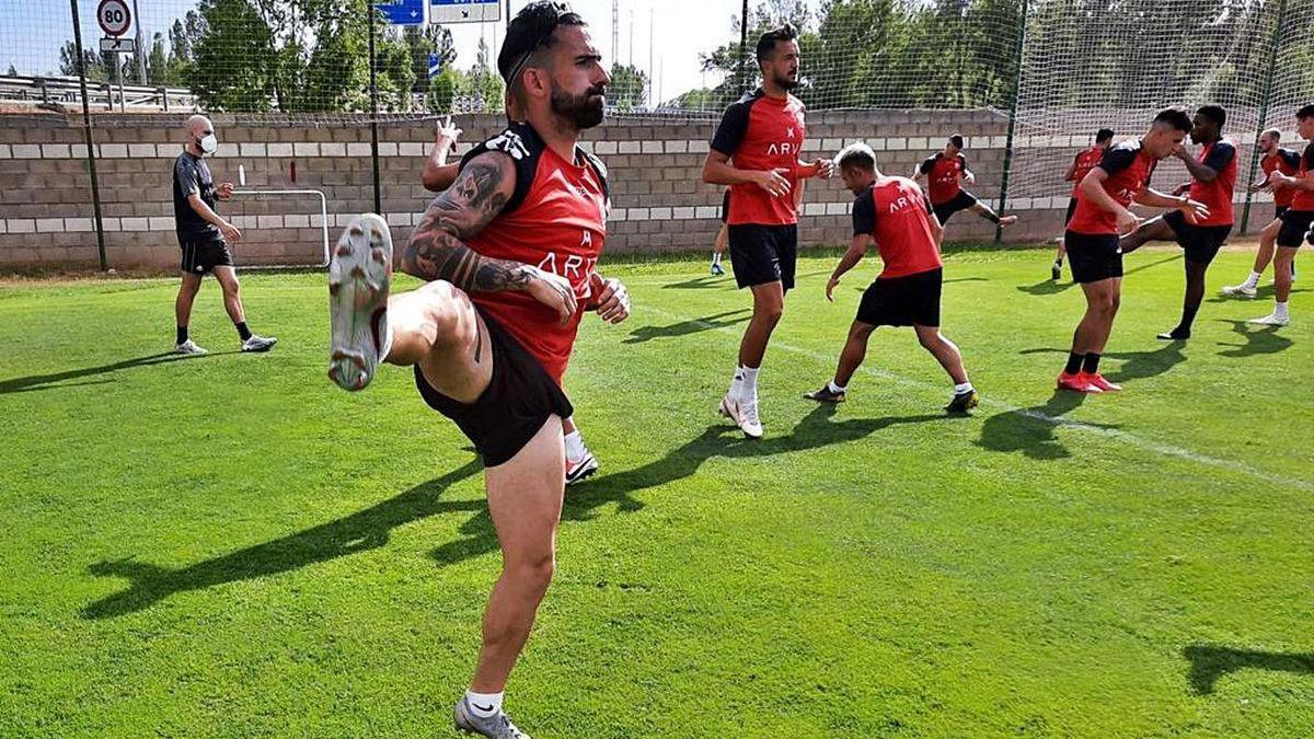 La Cultural Leonesa, en su entrenamiento de ayer. / CDL