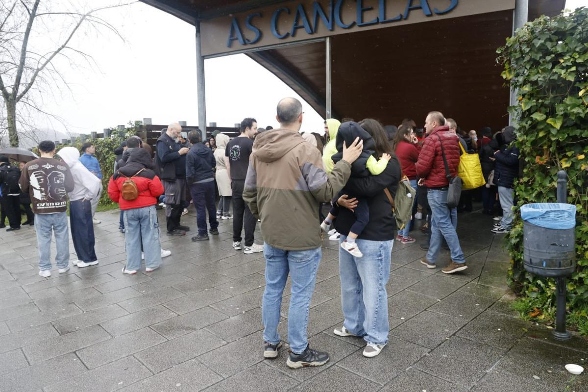 Un incendio en el centro comercial de As Cancelas obliga a evacuar el edificio