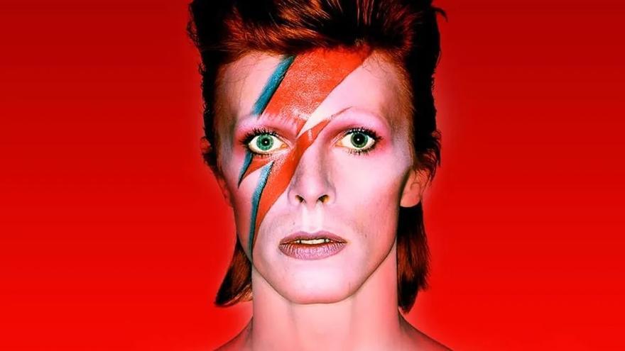 Un vía crucis con la banda sonora de David Bowie, en la Divina Pastora de Málaga