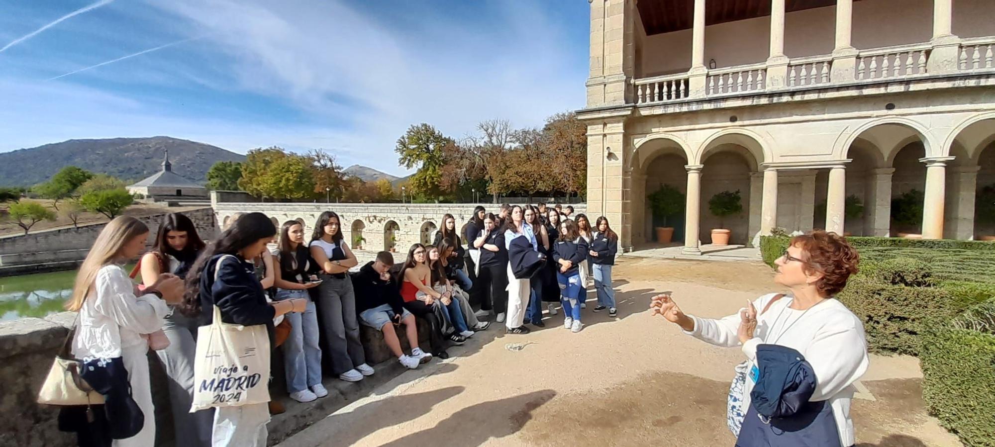 En imágenes: El recorrido por Madrid y Burgos de los estudiantes del Foro Comunicación y Escuela de Vegadeo