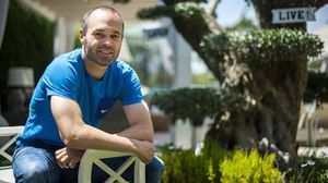 Entrevista amb Andrés Iniesta per reflexionar sobre el Barça del doblet.
