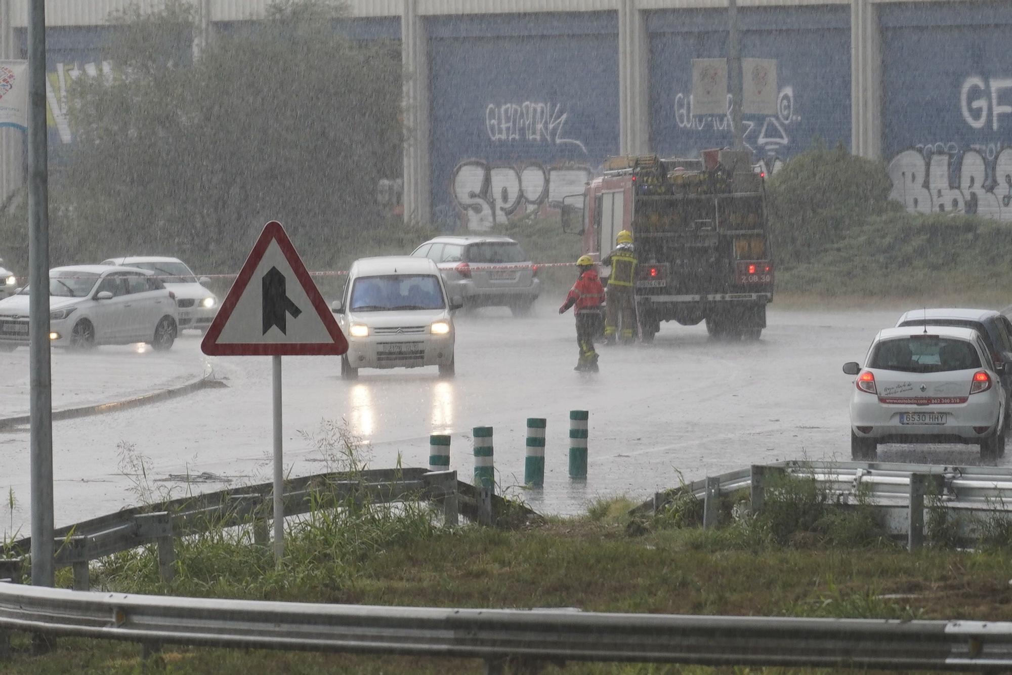 Tarda de pluges intenses que causen inundacions i destrosses a les comarques gironines