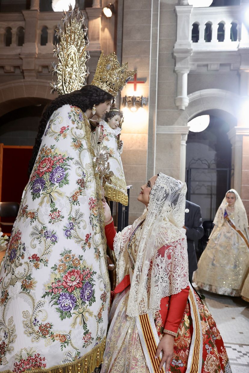 Así ha sido el Besamanos de las falleras mayores y cortes de honor 2025