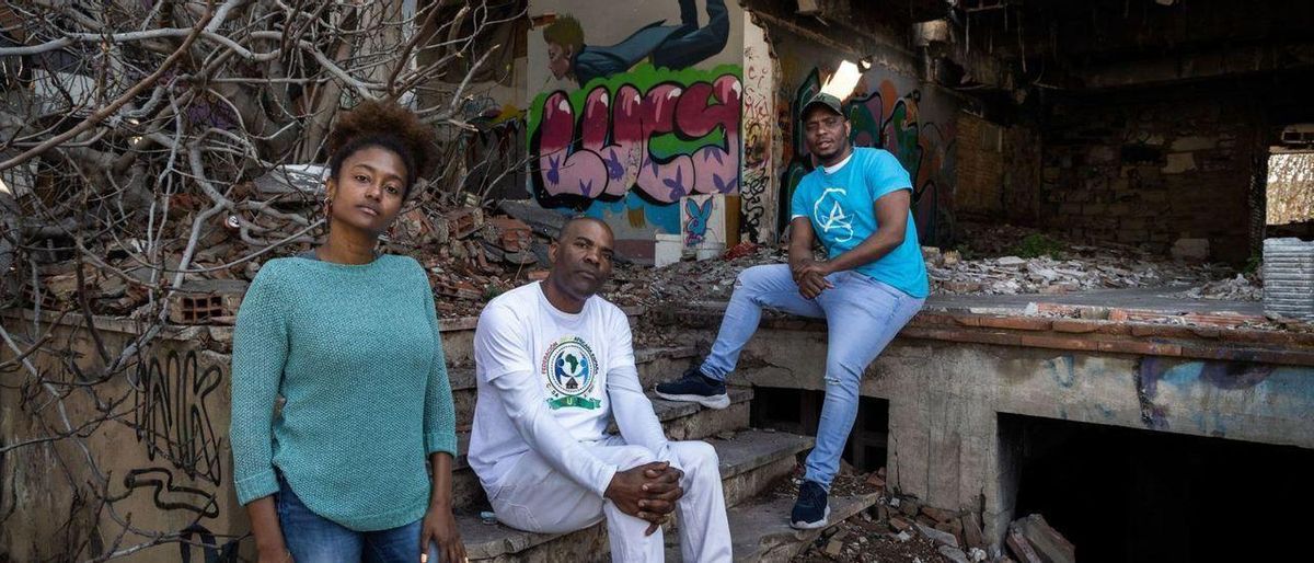 «Els rossos d’ulls blaus són benvinguts, però per als africans, porra i mà dura»