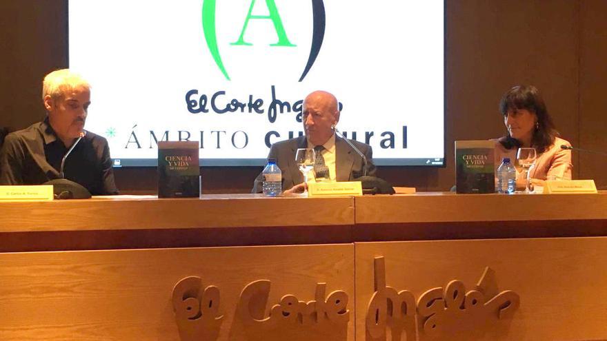 Antonio Alcaide, durante la presentación de sus memorias en Málaga.