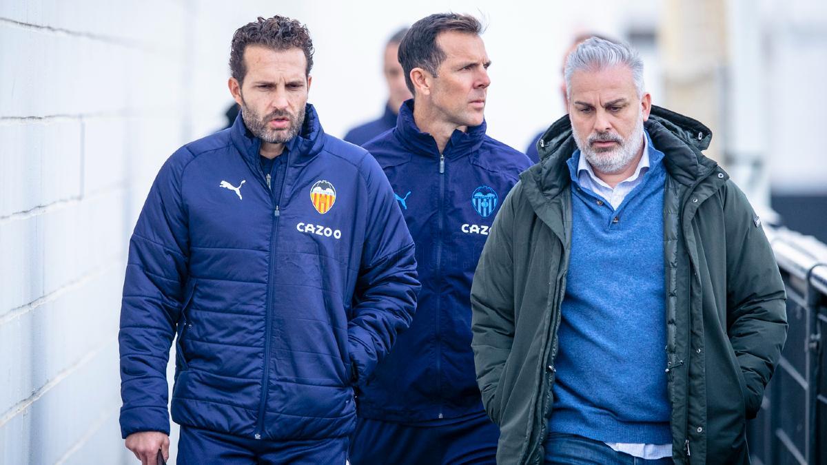 Rubén Baraja en su primer entrenamiento dirigiendo el Valencia