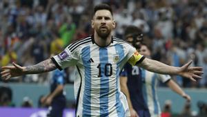GR2072. LUSAIL (CATAR), 13/12/2022.- Lionel Messi de Argentina celebra un gol hoy, en un partido de semifinales del Mundial de Fútbol Qatar 2022 entre Argentina y Croacia en el estadio de Lusail (Catar). EFE/ Juanjo Martin
