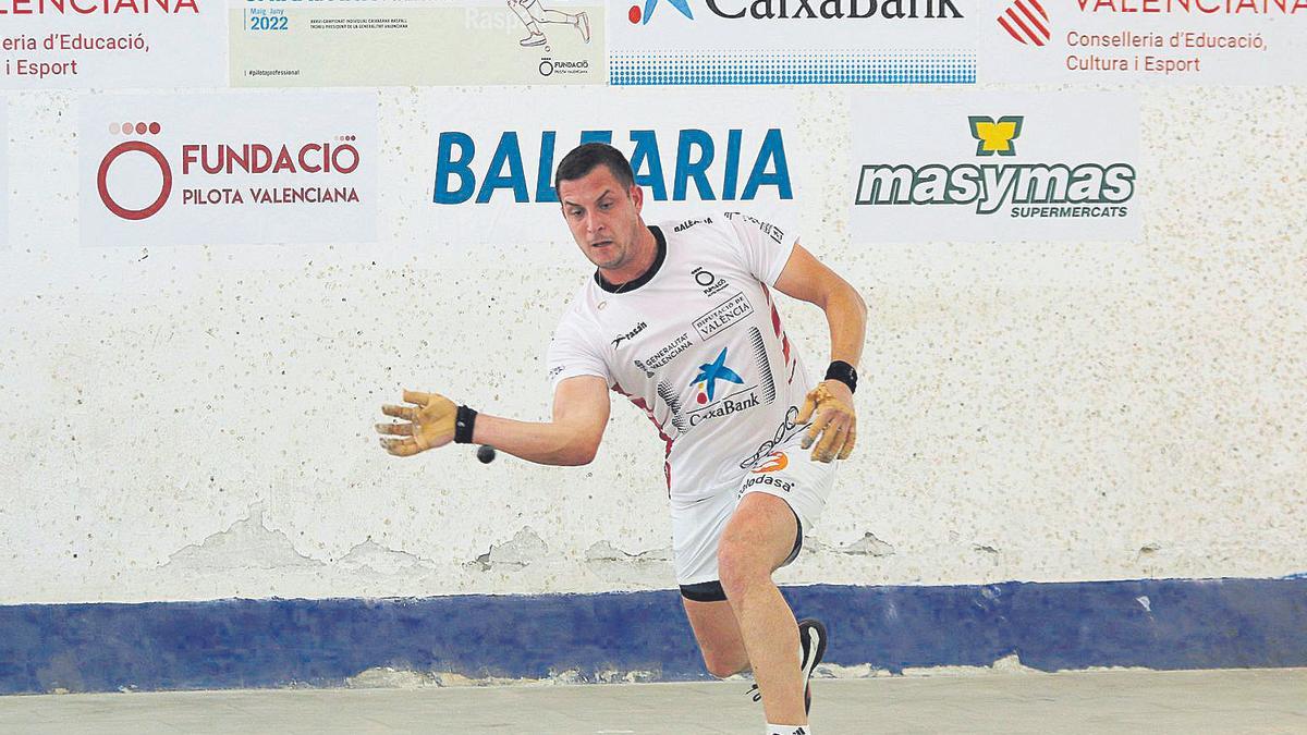 Ian va demostrar ahir en el seu debut davant un rival complicat com Raúl, que ha arribat al Campionat Individual en plenitud de forma i per tant podria ser una seriosa opció a la consecució del títol