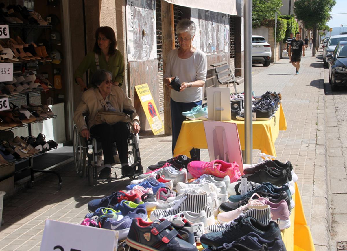 El comerç de Sant Fruitós de Bages omple els carrers amb una matinal de descomptes i promocions