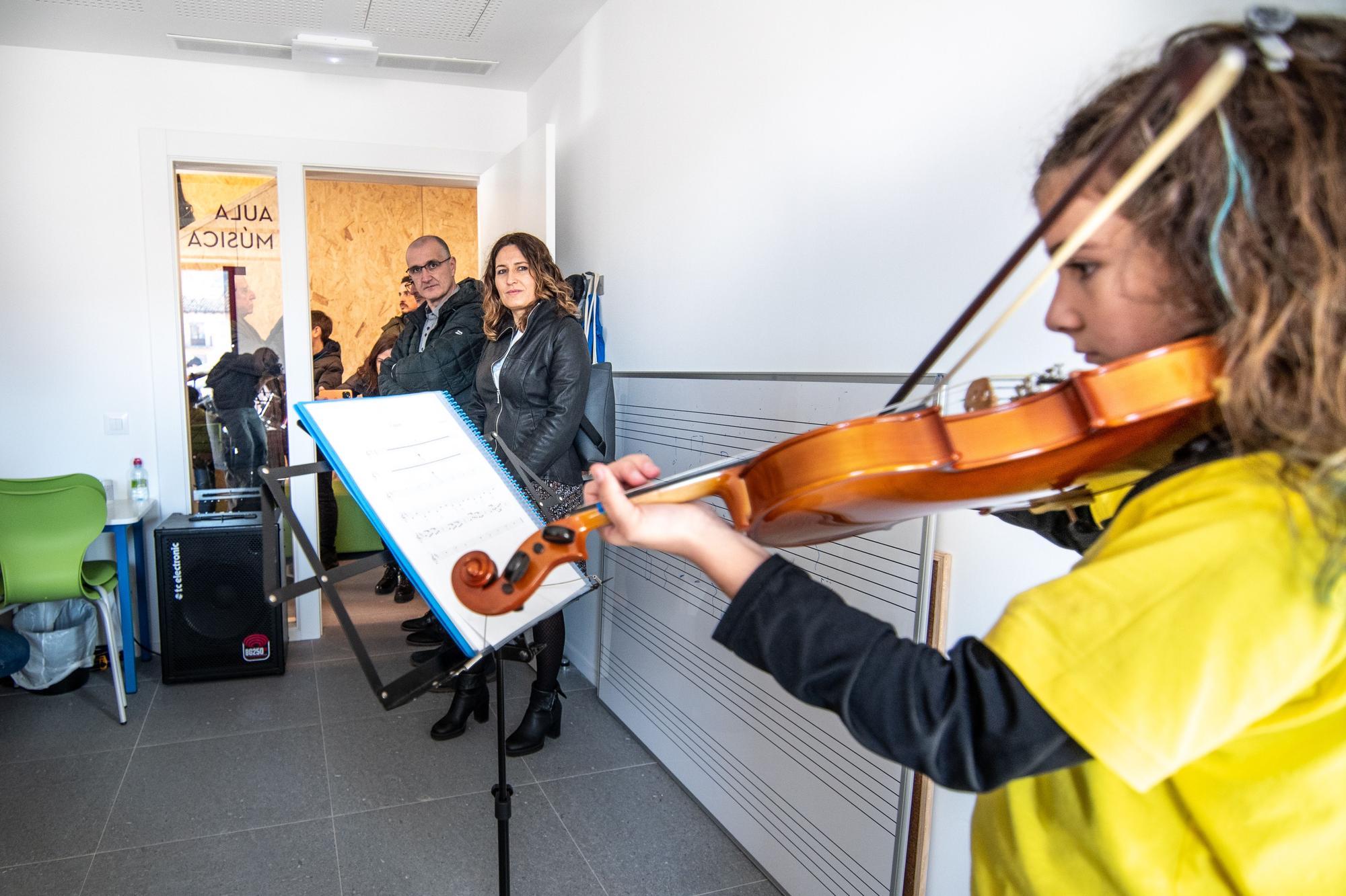 La inauguració del Centre Recreatiu d'Oló, en imatges