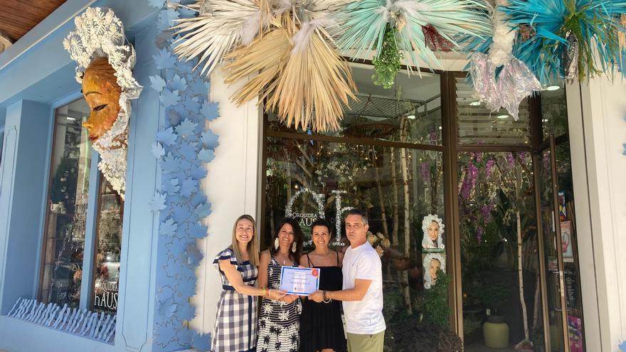 Floristería Orquídea Haus se alzan con el primer premio de escaparates de Hogueras de Alicante