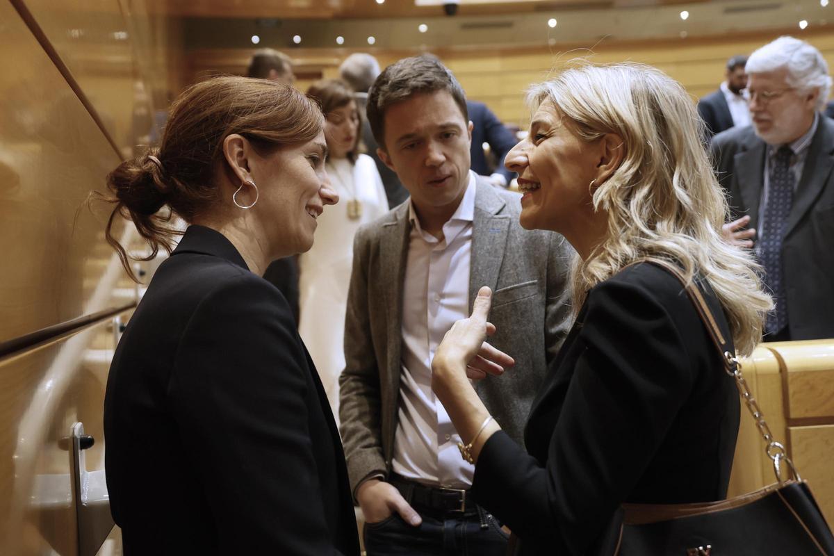 Imagen de archivo de Mónica García con Yolanda Díaz e Íñigo Errejón en el Senado.