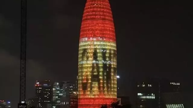 Pruebas completas en la Torre Glòries para la final del mundo de fútbol que dan a España como ganador