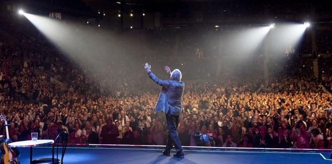 Serrat i Espert rebran la Medalla d’Or de la Generalitat