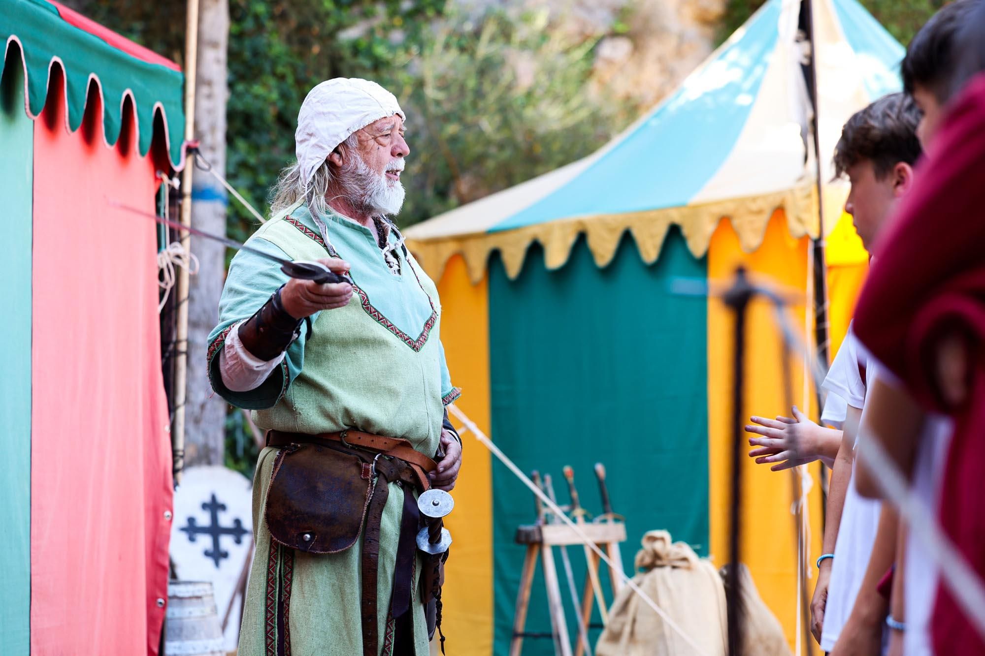 Los escolares de Ibiza visitan la feria Eivissa Medieval