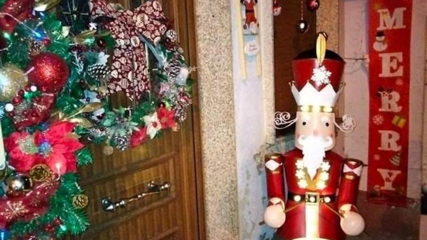 Decoración navideña en los exteriores de la Rúa As Laxes.