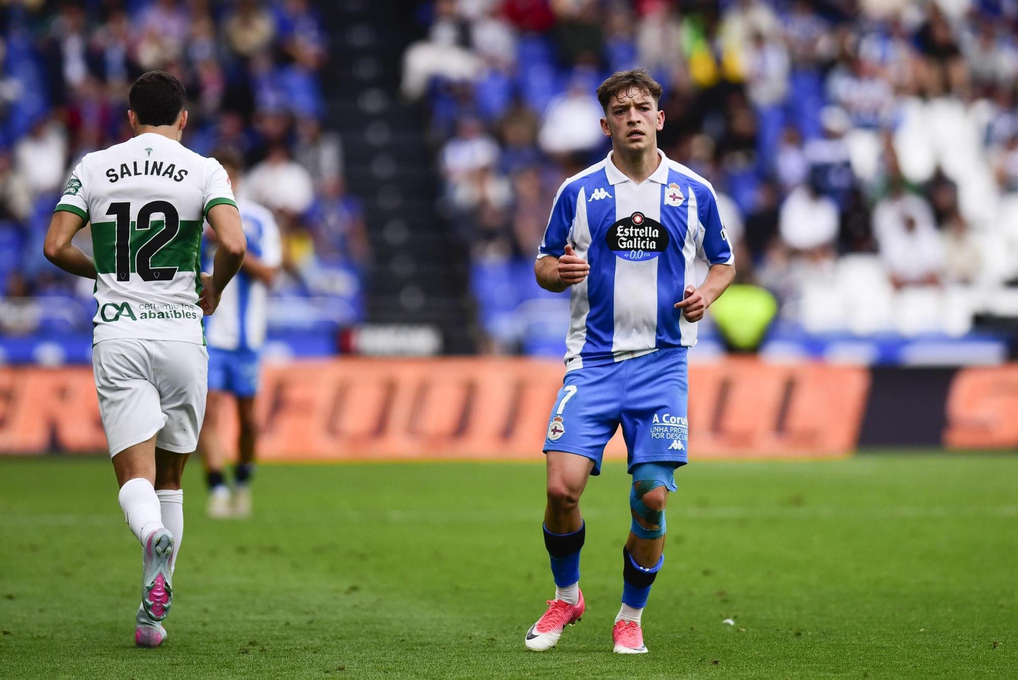 El Dépor cae goleado (0-4) por el Elche para cerrar la temporada 2025-25 en Riazor