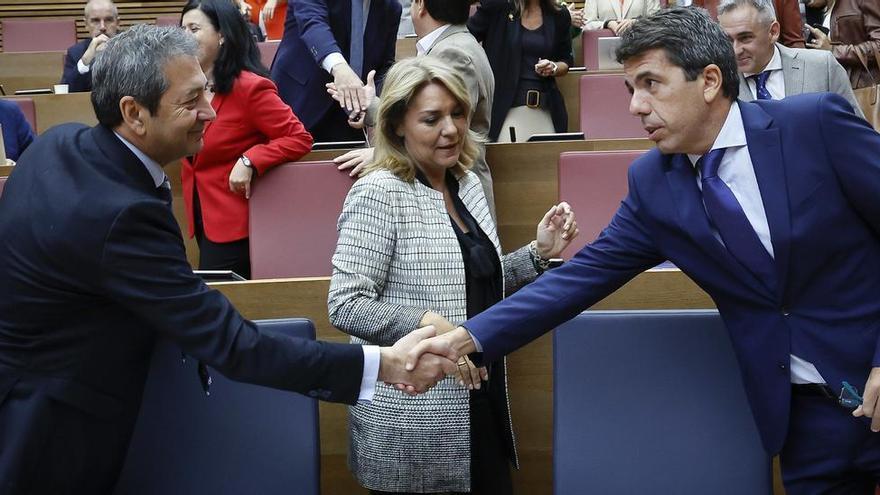 Mazón aplaude el pacto para mejorar la financiación en un pleno tenso