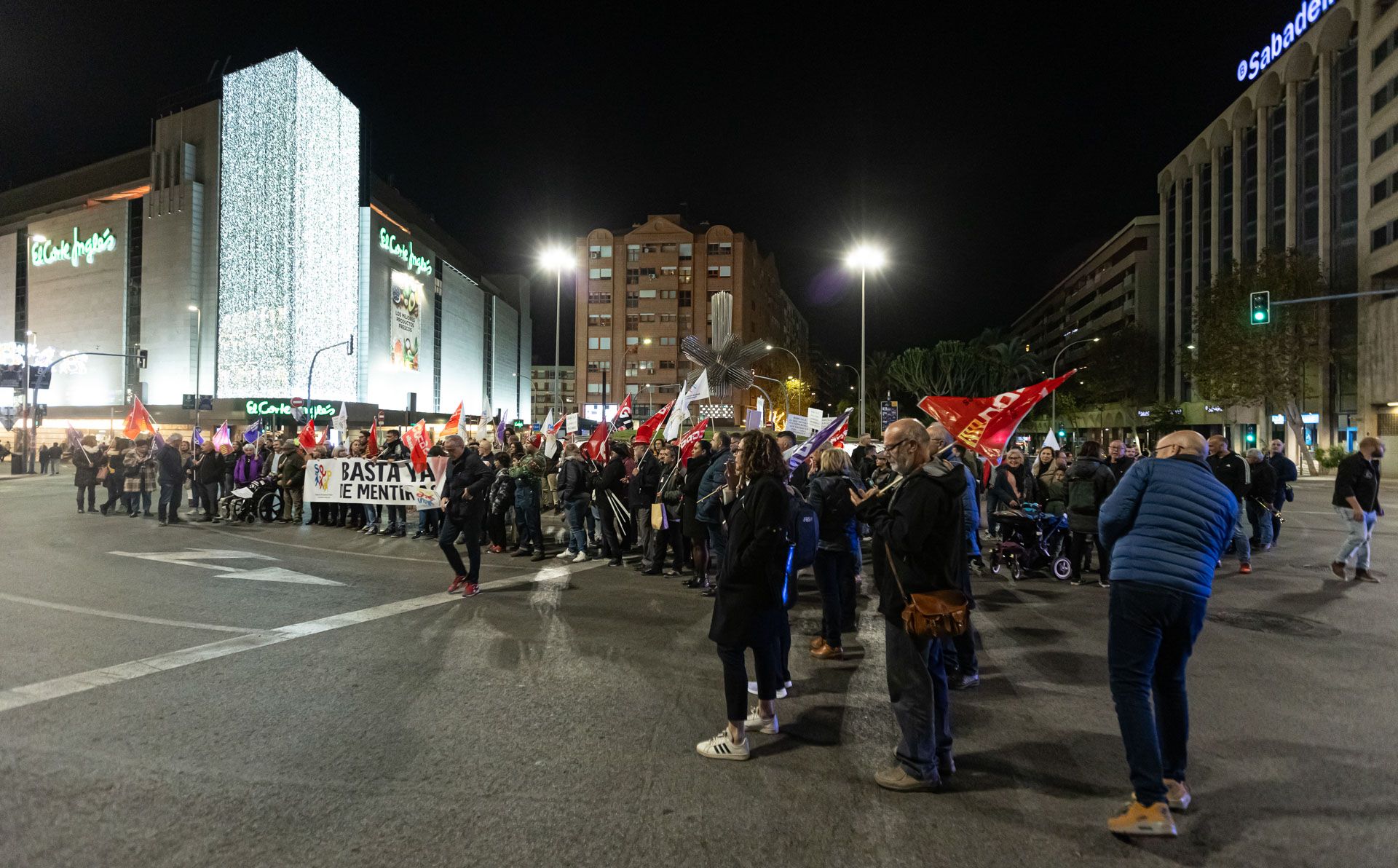 Los funcionarios del Ayuntamiento de Alicante protestan por el centro de la ciudad