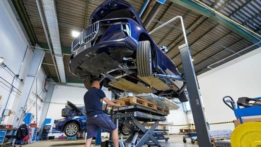 La UE obligará a que los coches nuevos tengan más plásticos reciclados, ¿podría subir su precio final?