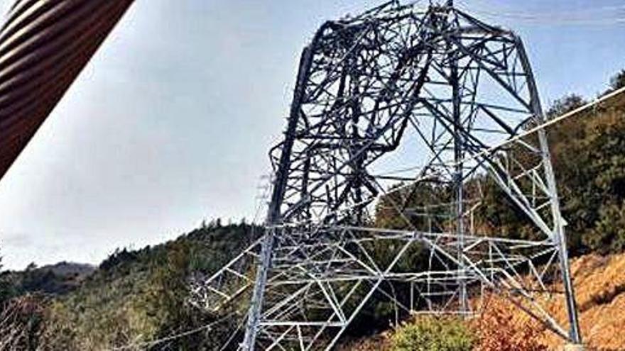 Red Eléctrica calcula que caldran tres mesos per reparar les torres caigudes