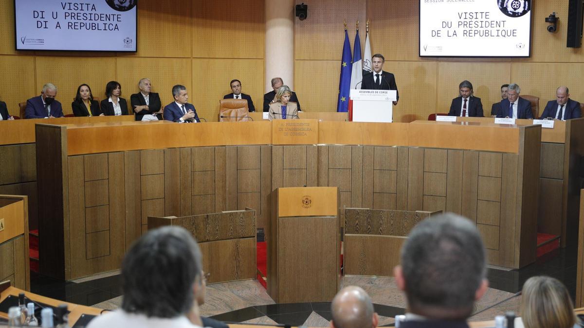 El presidente francés, Emmanuel Macron, ante la Asamblea de Córcega.