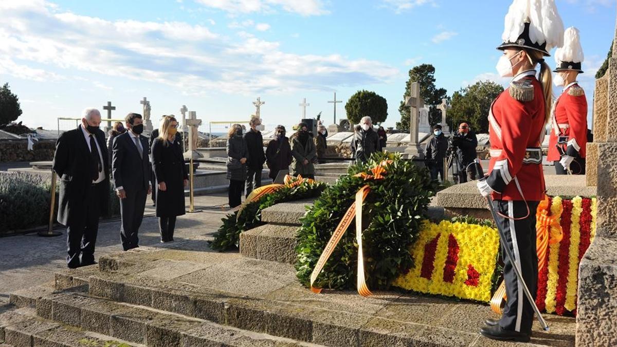 Ofrenda floral a la tumba del expresidente de la Generalitat  Francesc Macia en el cementerio de Montjuic  en Barcelona (Espana)  a 25 de diciembre de 2020   25 DICIEMBRE 2020  Alberto Paredes   Europa Press    (Foto de ARCHIVO)  26 12 2019