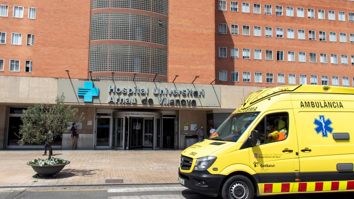 El hospital Arnau Vilanova de Lérida, donde la mujer está en estado crítico.