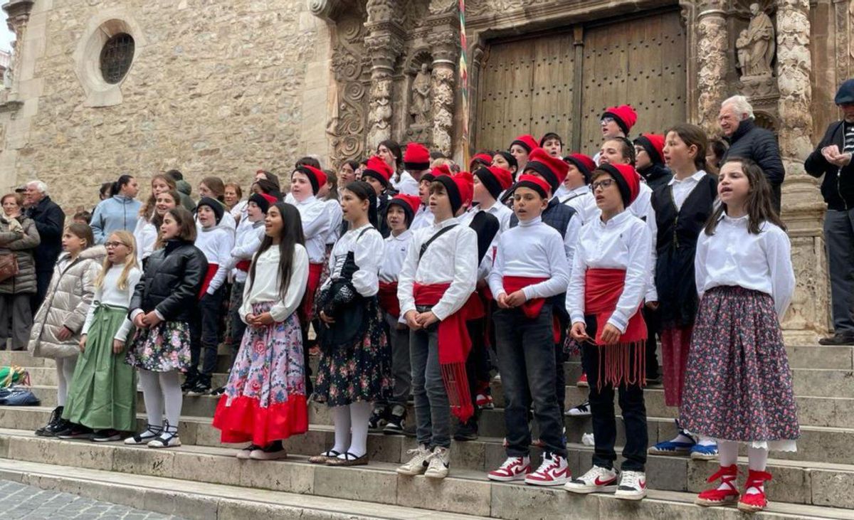 L’alumnat de l’Escola Pia de Moià omple els carrers de caramelles | ARXIU PARTICULAR