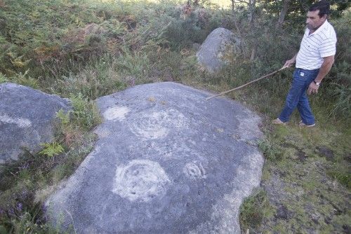 Atentan contra dos petroglifos en Chandebrito