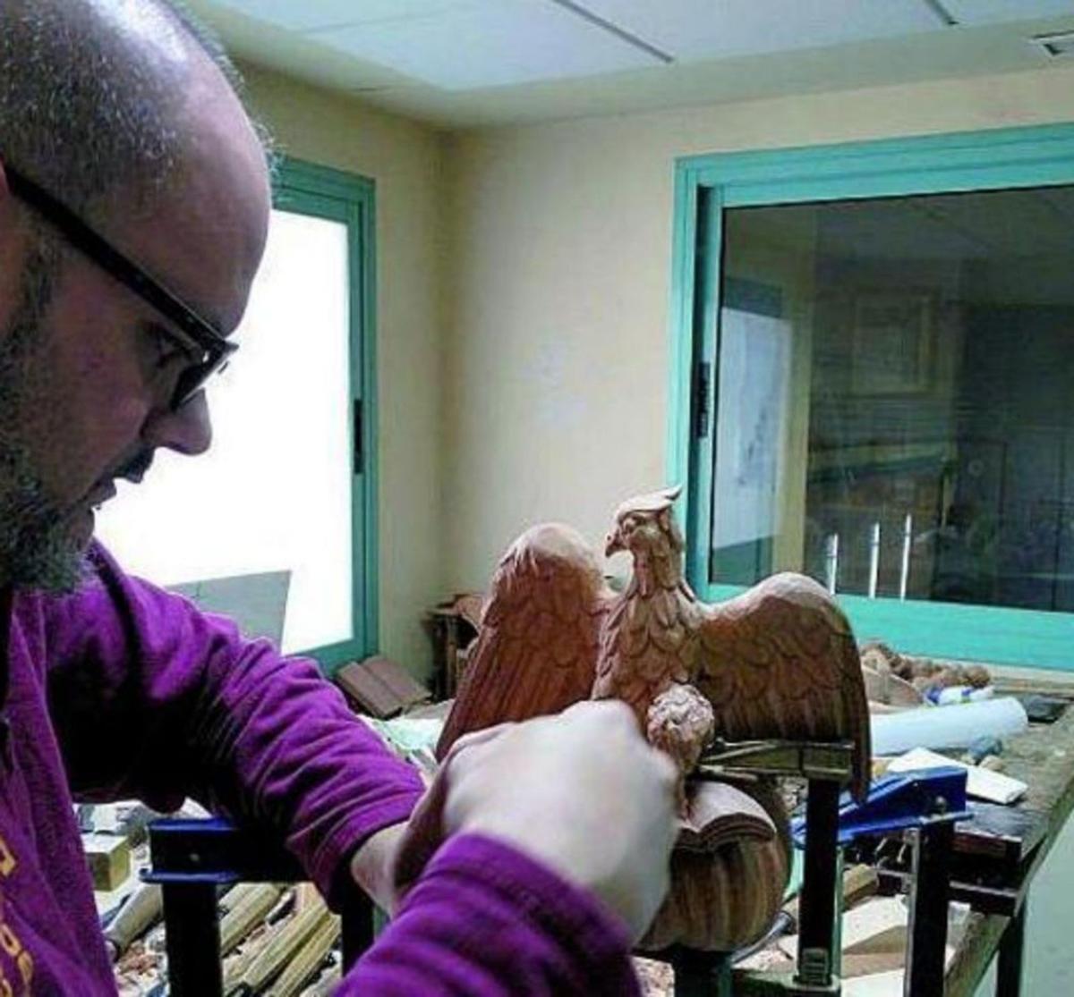 José Carlos Rubio Valverde, trabajando en su taller.