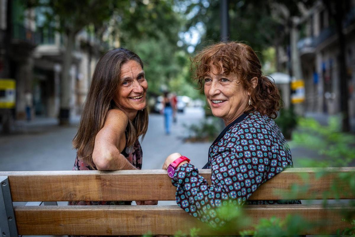 La doctora Blanca Coll-Vinent y la periodista Isabel Muntané, autoras del libro 'Ets una exagerada: biaix de gènere i sexe en salut'.