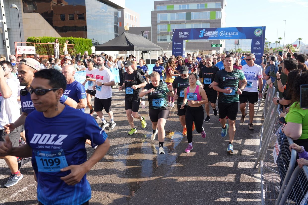 Búscate en las fotos de la Carrera de las Empresas en Castellón